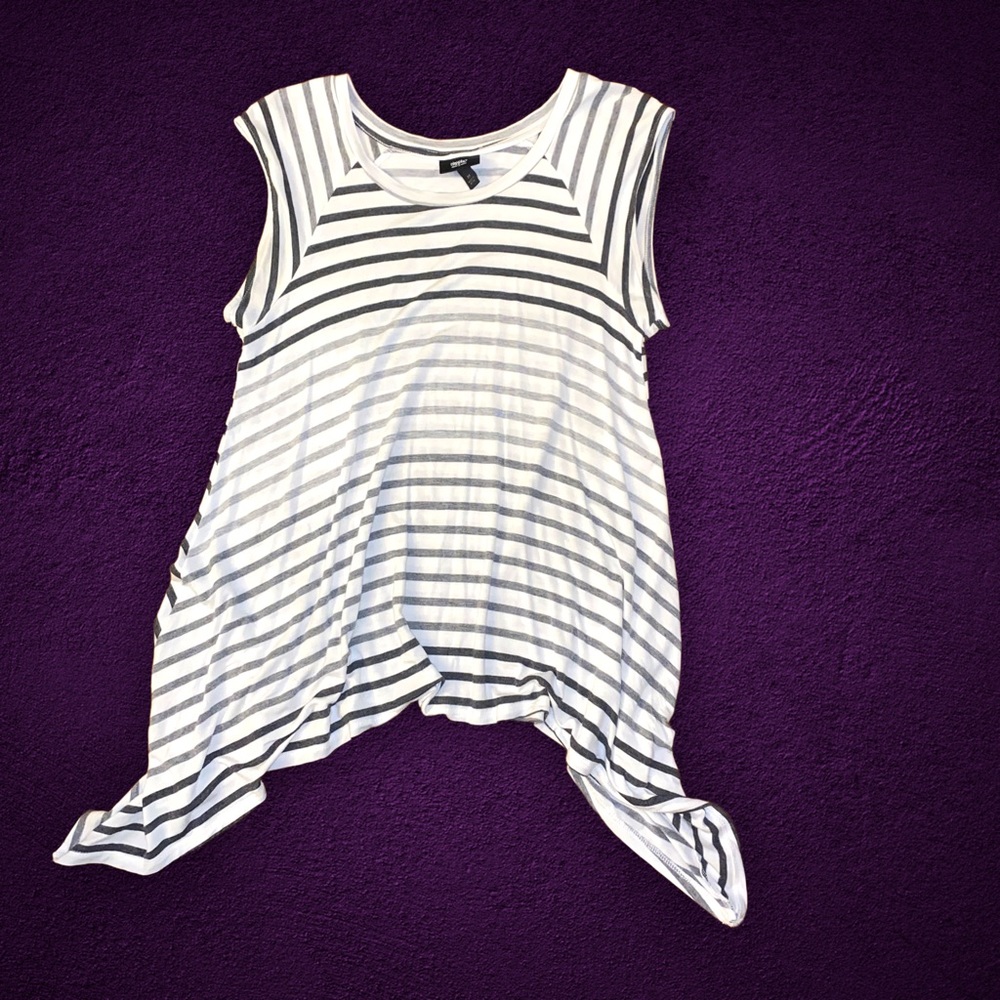 Cute flowing knit top by Mossimo Sz. Small